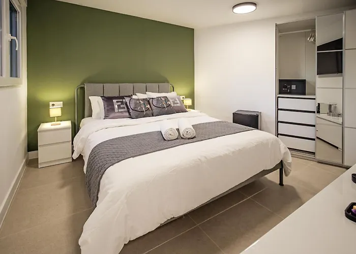 Nirvana - Luxury With Heated Pool Ferienhaus *