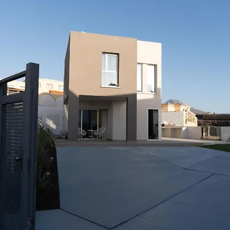 Nirvana - Luxury With Heated Pool Vakantiehuis