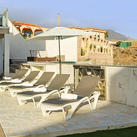 Semesterbostad Nirvana - Luxury With Heated Pool