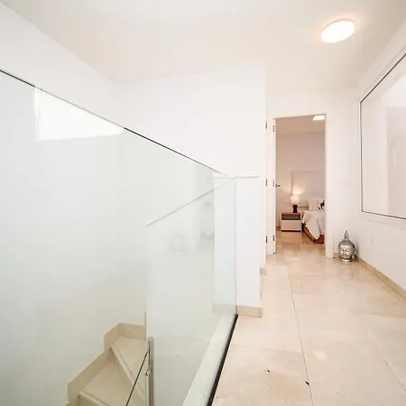 Nirvana - Luxury With Heated Pool Semesterbostad *