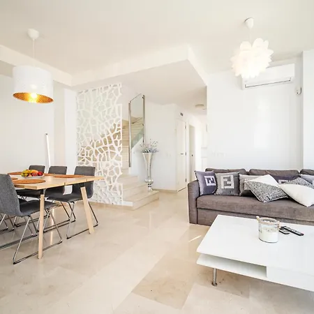 Semesterbostad Nirvana - Luxury With Heated Pool Playa Paraiso (Tenerife)