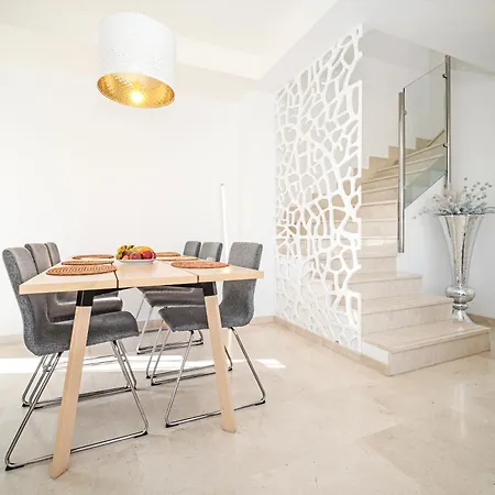 Semesterbostad Nirvana - Luxury With Heated Pool Playa Paraiso (Tenerife)